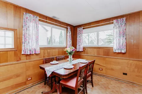 Dining - 609 E Thacker St, Des Plaines, IL 60016 photo 2 of 3
