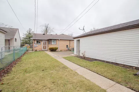 Exterior - 609 E Thacker St, Des Plaines, IL 60016 photo 3 of 6