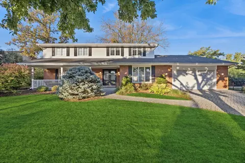 6530 Chaucer Rd, Willowbrook, IL 60527
