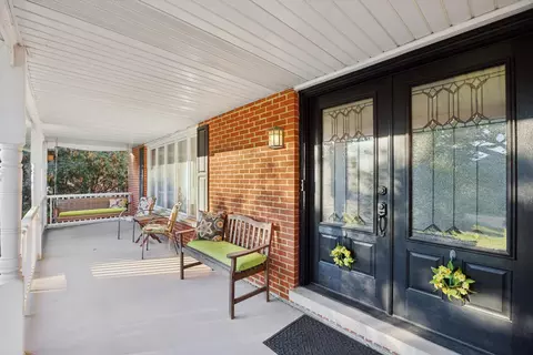 6530 Chaucer Rd, Willowbrook, IL 60527 photo 2