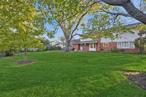 6530 Chaucer Rd, Willowbrook, IL 60527 photo 5