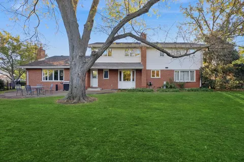 6530 Chaucer Rd, Willowbrook, IL 60527 photo 4