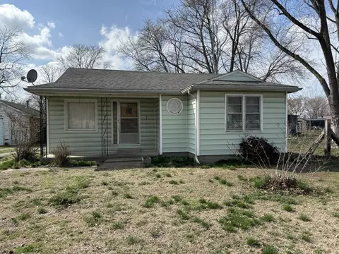 107 Dewolf St, Odin, IL 62870