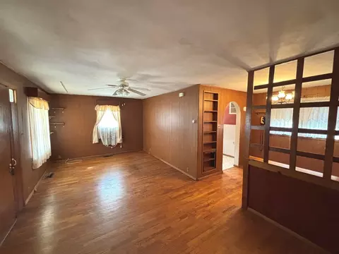107 Dewolf St, Odin, IL 62870 photo 2