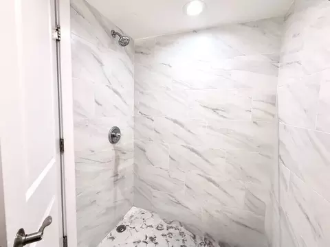 Bath - 1338 W 108th Pl, Chicago, IL 60643 photo 3 of 3