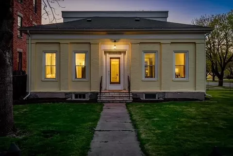 405 S 1st St, Rockford, IL 61104