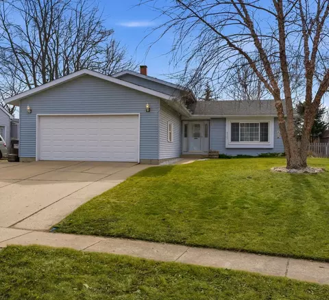 3707 W Bradley Ct, Mchenry, IL 60050