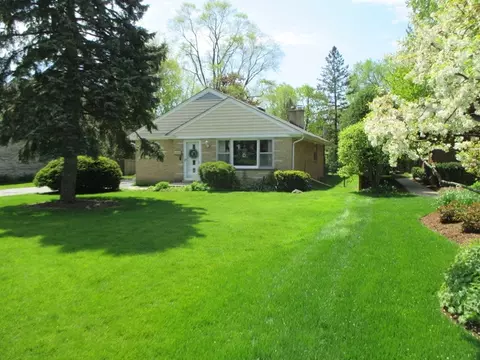 2307 Woodlawn Rd, Northbrook, IL 60062
