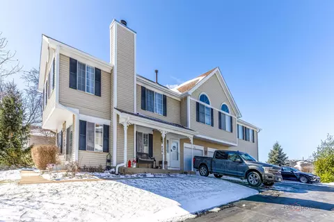 422 Sandhurst Ln, South Elgin, IL 60177