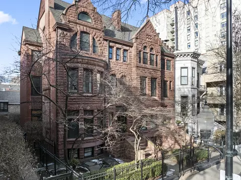 1226 N Dearborn St #B, Chicago, IL 60610