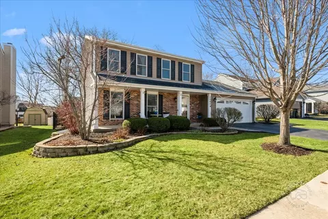 1060 Cliff View Ln, Carol Stream, IL 60188