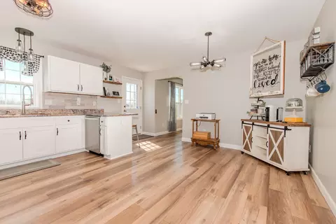 Kitchen - 2615 E Girot Ln, Diamond, IL 60416 photo 1 of 2