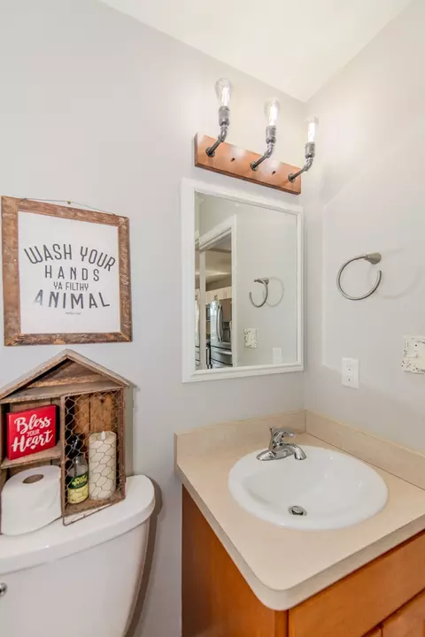 Bath - 2615 E Girot Ln, Diamond, IL 60416 photo 1 of 3