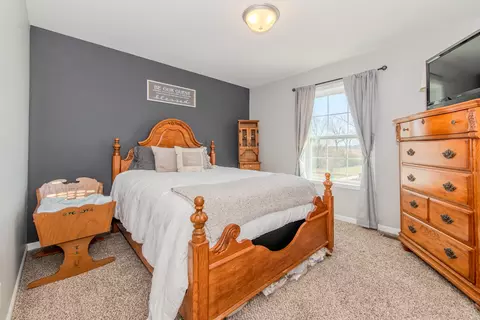 Bedroom - 2615 E Girot Ln, Diamond, IL 60416 photo 4 of 4