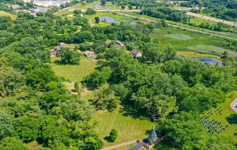 1088 Center Dr, South Elgin, IL 60177