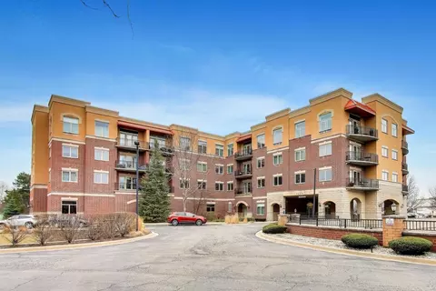 1200 N Foxdale Dr #100, Addison, IL 60101