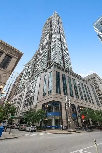 130 N Garland Ct #4902, Chicago, IL 60602
