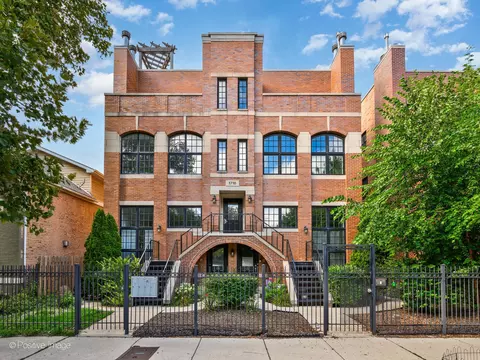 1718 W Superior St #2E, Chicago, IL 60622