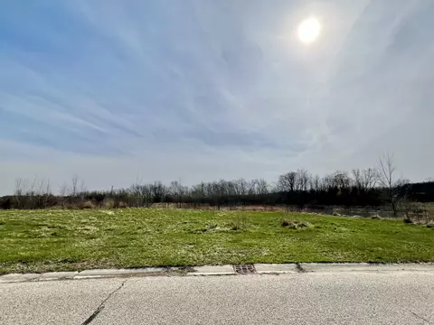 10665 Red Leaf Cir, Lakewood, IL 60014