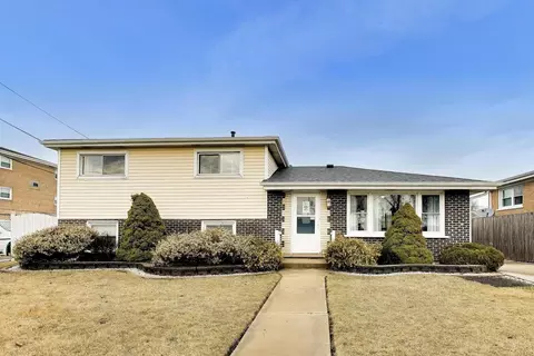 7944 W 82nd St, Bridgeview, IL 60455