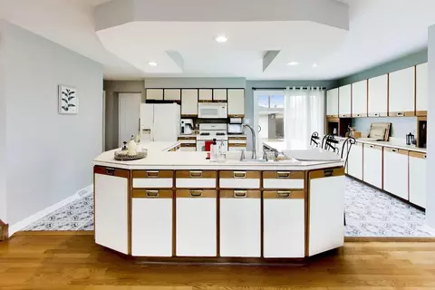 Kitchen - 7944 W 82nd St, Bridgeview, IL 60455 photo 2 of 4