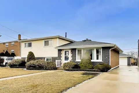 Exterior - 7944 W 82nd St, Bridgeview, IL 60455 photo 2 of 5