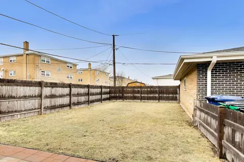 Exterior - 7944 W 82nd St, Bridgeview, IL 60455 photo 4 of 5