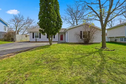 221 Davis Ln, Bolingbrook, IL 60440