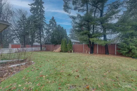 Exterior - 910 S Robert Dr, Mount Prospect, IL 60056 photo 5 of 5