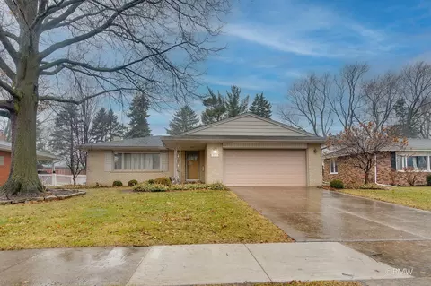 Other - 910 S Robert Dr, Mount Prospect, IL 60056 photo 1 of 7