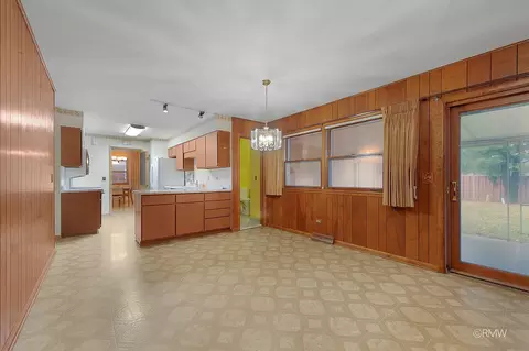 Other - 910 S Robert Dr, Mount Prospect, IL 60056 photo 3 of 7