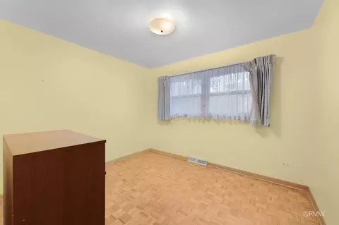 Bedroom - 910 S Robert Dr, Mount Prospect, IL 60056 photo 2 of 3