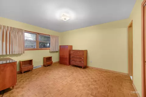 Bedroom - 910 S Robert Dr, Mount Prospect, IL 60056 photo 3 of 3