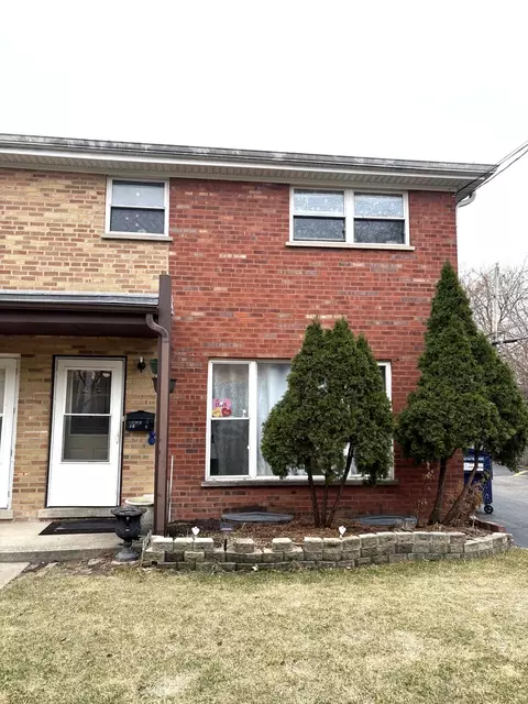 210 Linn Ct #D, North Aurora, IL 60542