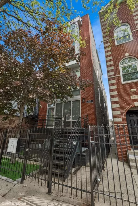 1015 N Hermitage Ave #A, Chicago, IL 60622