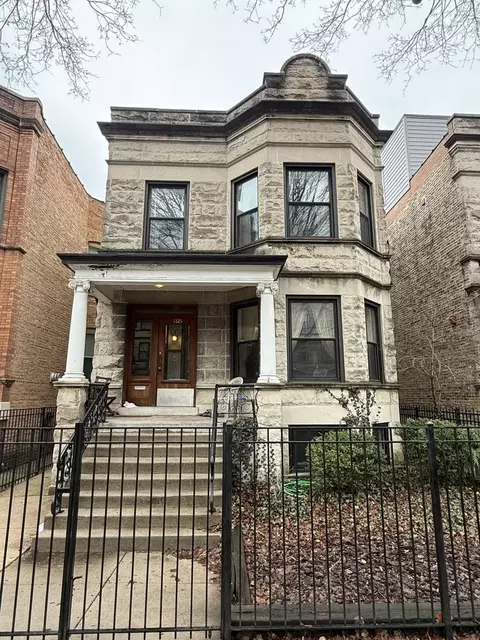 1325 W Cornelia Ave, Chicago, IL 60657