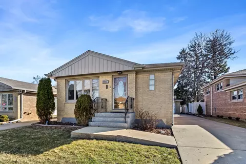 8653 N Merrill St, Niles, IL 60714