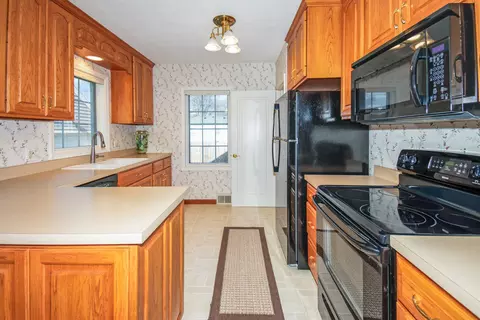 Kitchen - 2110 E Oakland Ave, Bloomington, IL 61701 photo 2 of 4