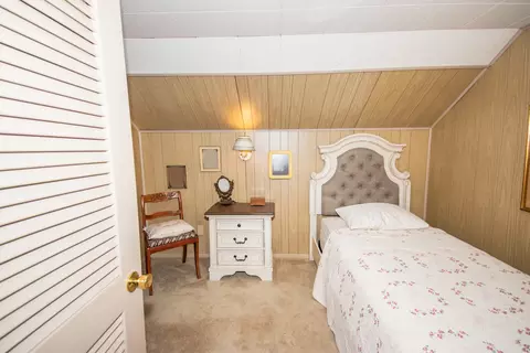 Bedroom - 2110 E Oakland Ave, Bloomington, IL 61701 photo 5 of 6
