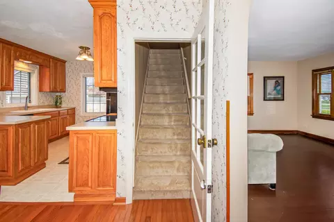Entry Way - 2110 E Oakland Ave, Bloomington, IL 61701 photo 2 of 7