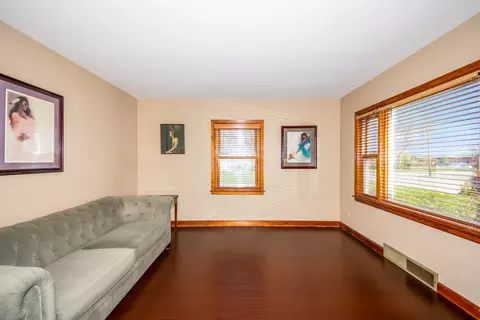 Living - 2110 E Oakland Ave, Bloomington, IL 61701 photo 2 of 3