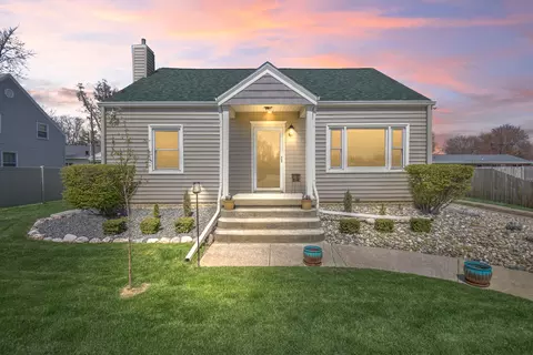 2110 E Oakland Ave, Bloomington, IL 61701