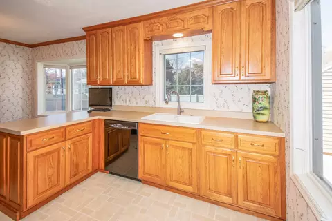 Kitchen - 2110 E Oakland Ave, Bloomington, IL 61701 photo 3 of 4