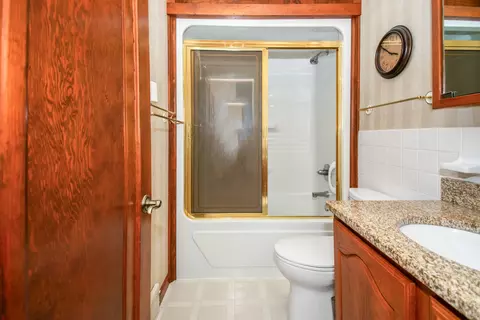 Bath - 2110 E Oakland Ave, Bloomington, IL 61701 photo 2 of 3