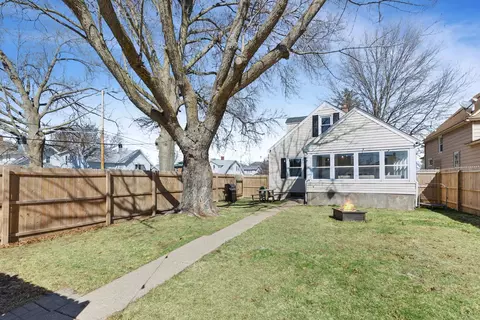Exterior - 2800 15th St, Moline, IL 61265 photo 4 of 7