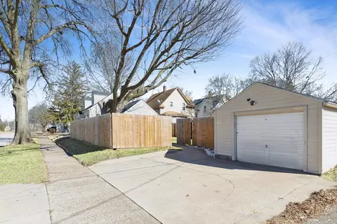 Exterior - 2800 15th St, Moline, IL 61265 photo 3 of 7