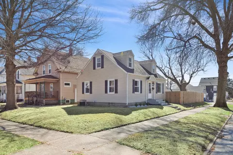 Exterior - 2800 15th St, Moline, IL 61265 photo 2 of 7