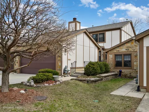 1327 Shagbark Ln, Wheaton, IL 60187