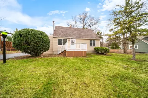 28 W686 Townline Rd, Warrenville, IL 60555