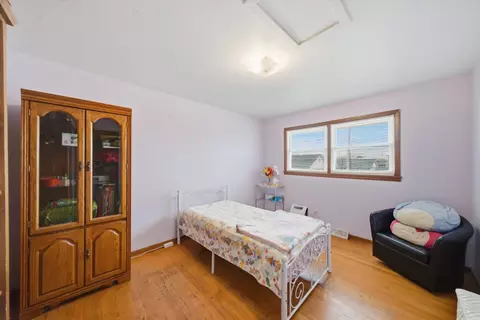 Bedroom - 7705 W 80th Pl, Bridgeview, IL 60455 photo 3 of 4